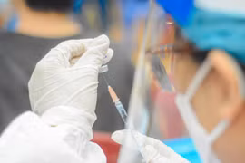 Le Vietnam reçoit 6,27 millions de doses supplémentaires de vaccin COVID-19 des pays européens