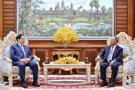 Le PM Pham Minh Chinh rencontre le président de l’AN cambodgienne Heng Samrin