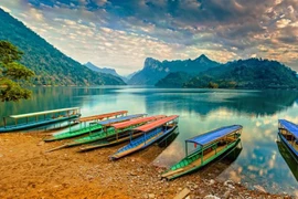 Lac Ba Bê, le joyau vert du Nord-Ouest dans toute sa splendeur