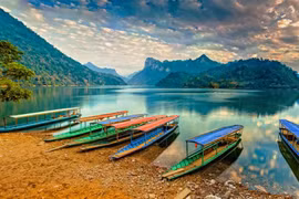 Lac Ba Bê, le joyau vert du Nord-Ouest dans toute sa splendeur