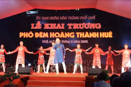 Inauguration de la rue nocturne dans la cité royale Huê