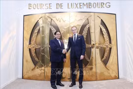  Le Premier ministre Pham Minh Chinh visite la Bourse de Luxembourg