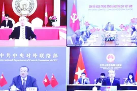 Renforcement de la coopération entre les deux Partis communistes du Vietnam et de Chine