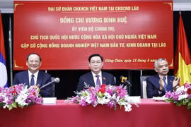 Les entreprises sont invitées à aider à faire des percées au liens économiques Vietnam-Laos