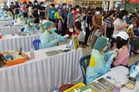 Thaïlande: le gouvernement déploie la quatrième dose de vaccin contre le COVID-19 dans 10 provinces