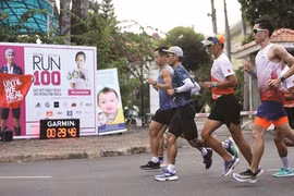 Les coureurs se tirent la bourre pour redonner le sourire aux enfants