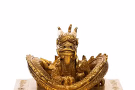 Demande de vérifier des antiquités de la dynastie Nguyên qui seront mises aux enchères en France