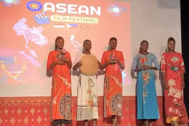 Échanges culturels célébrant le 55e anniversaire de la fondation de l'ASEAN