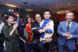 Le Premier ministre Pham Minh Chinh rencontre des Vietnamiens d'outre-mer au Luxembourg