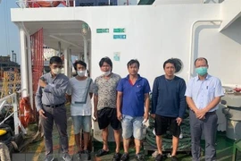 L’ambassade du Vietnam en Thaïlande vient en aide à quatre marins rescapés