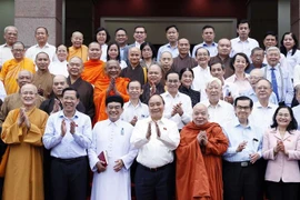 Le président Nguyen Xuan Phuc rencontre les électeurs à Ho Chi Minh-Ville