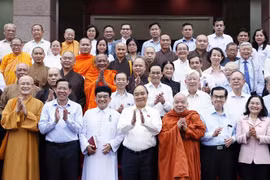Le président Nguyen Xuan Phuc rencontre les électeurs à Ho Chi Minh-Ville