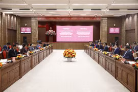 Hanoï échange des expériences en matière d’édification du Parti avec le Laos