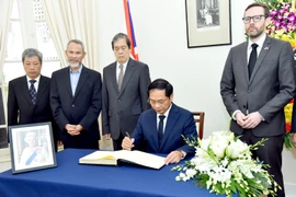 Le ministre des Affaires étrangères rend hommage à la reine Elizabeth II