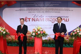 Exposition de photos sur la beauté du Vietnam au Laos