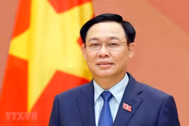 Le président de l’AN Vuong Dinh Huê en route pour le Laos