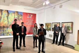 Une exposition de beaux-arts célèbre les liens diplomatiques Vietnam-Ukraine