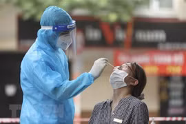 Covid-19 : les contaminations continuent de baisser au Vietnam