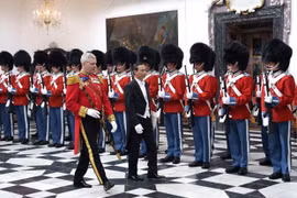 La reine de Danemark reçoit l'ambassadeur vietnamien Luong Thanh Nghi