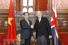 Entretien Vuong Dinh Hue - Linsay Hoyle