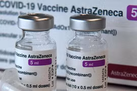 Le PM a demandé à AstraZeneca de continuer à fournir des vaccins anti-COVID-19 au Vietnam