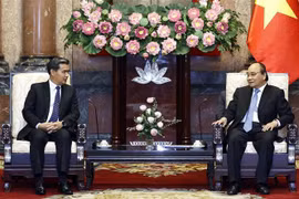 Le président Nguyên Xuân Phuc reçoit le président du Parquet populaire suprême du Laos