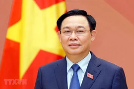 Le président de l’AN Vuong Dinh Huê en route pour le Laos