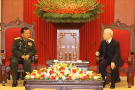 Le leader du PCV et le PM vietnamien reçoit le vice-PM et ministre lao de la Défense