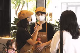 Angel, un café à Dà Nang qui emploie des malentendants