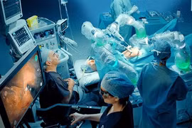 Le robot chirurgien : une aide précieuse au service des médecins et patients