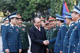 Le chef de l’Etat assiste à une rencontre fêtant le cinquantenaire de “Dien Bien Phu aérien”
