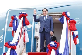 Le président de l’AN Vuong Dinh Huê entame sa visite officielle au Laos