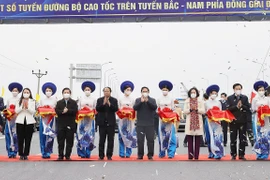 Le Premier ministre assiste à l’inauguration de l’autoroute Cao Bo-Mai Son