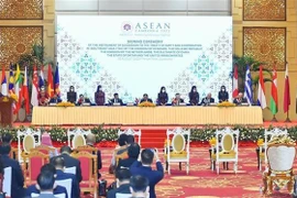 AMM-55: le ministre Bui Thanh Son rencontre des représentants de plusieurs pays