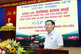 Le président de l’Assemblée nationale rencontre des révolutionnaires exceptionnels à Quang Nam
