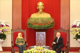 Le leader du PCV Nguyên Phu Trong reçoit la présidente singapourienne Halimah Yacob
