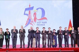 Cérémonie de lancement des événements marquant les 50 ans des relations diplomatiques Vietnam-France