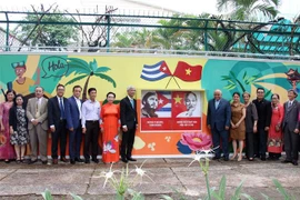Inauguration d'une peinture murale sur l'amitié Vietnam-Cuba