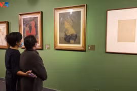 Une exposition dévoile des trésors cachés de la peinture vietnamienne du 20e siècle