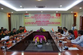 L'ambassadeur de l'Inde visite l'Université d’officiels d’information de Khanh Hoa