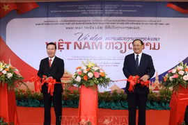 Exposition de photos sur la beauté du Vietnam au Laos