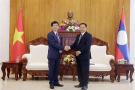Hanoi, Quang Tri et Son La cultivent leurs liens avec Vientiane, Savannakhet et Huaphan