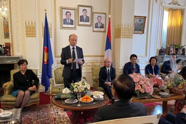 L'Ambassade du Vietnam en France félicite la fête Bun Pi May du Laos