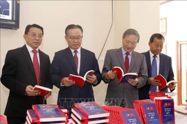 Publication d'un livre sur 60 ans des relations Vietnam-Laos