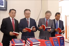 Publication d'un livre sur 60 ans des relations Vietnam-Laos
