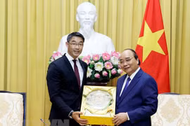 Le président Nguyen Xuan Phuc reçoit le consul d’honneur du Vietnam en Suisse