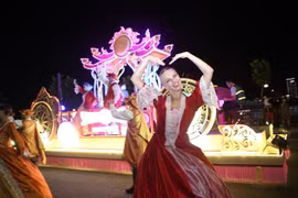 Le carnaval de rue Sun Fest lance un été animé dans la ville de Da Nang