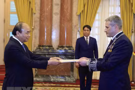 Le président Nguyen Xuan Phuc reçoit les nouveaux ambassadeurs de Biélorussie et d'Égypte