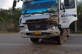 Des victimes lao secourues d’un accident de la route à Quang Tri