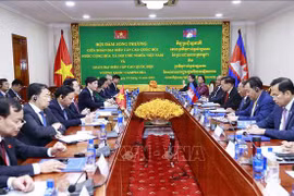 Entretien Vuong Dinh Hue - Samdech Heng Samrin